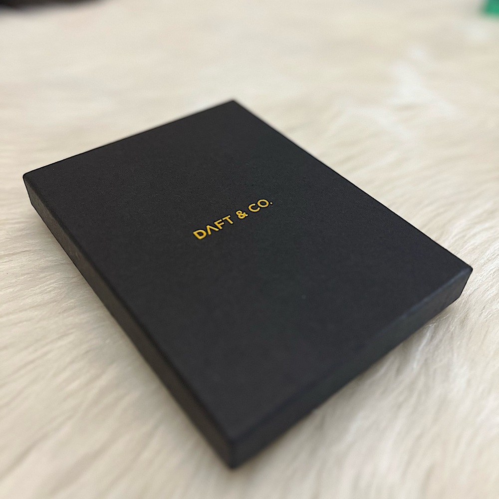 DAFT & CO - BROWN LEATHER COMPACT BIFOLD WALLET WITH PEN - Picture 9 of 10